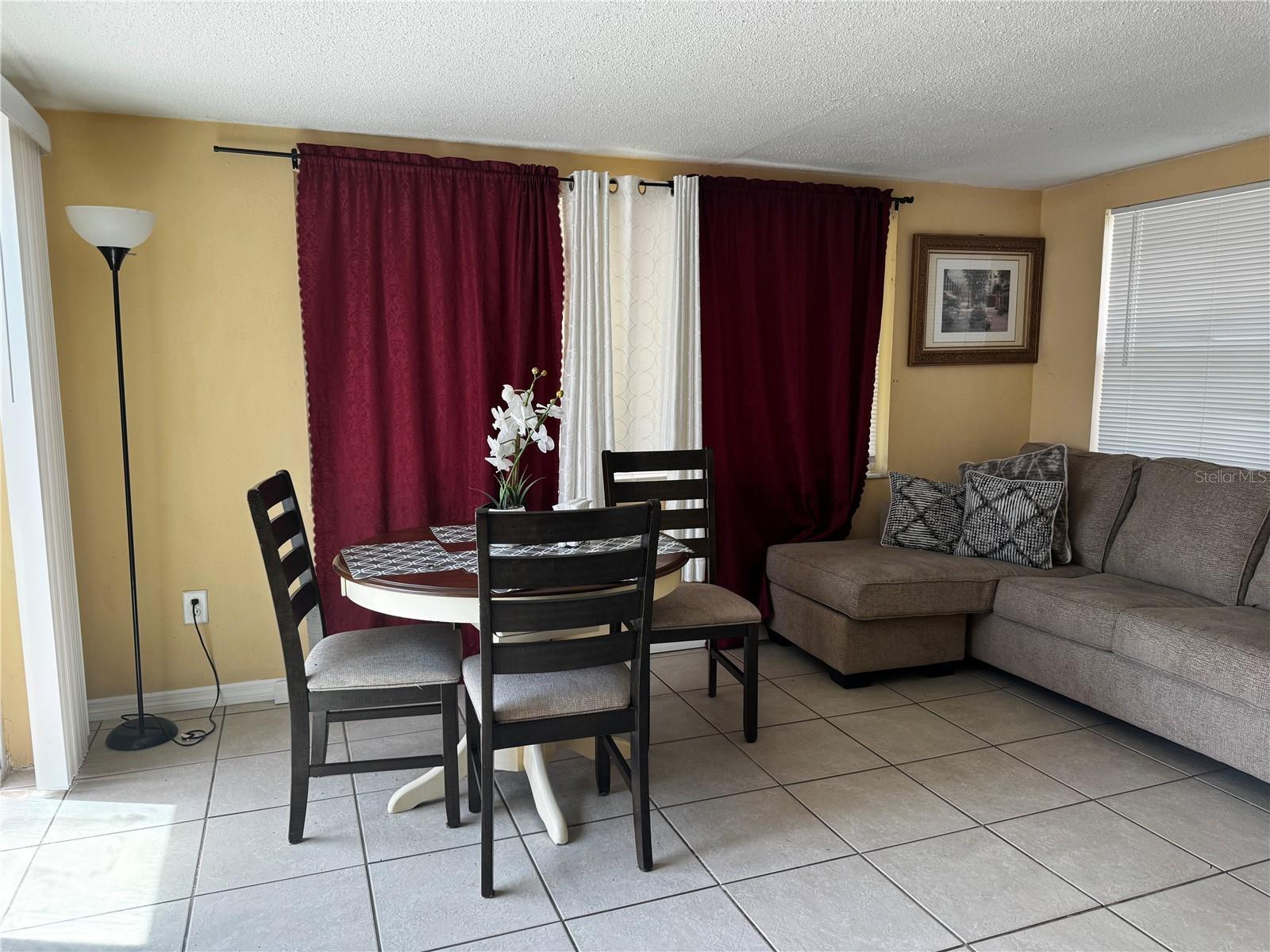 7306 Windsor St Property Photo 6