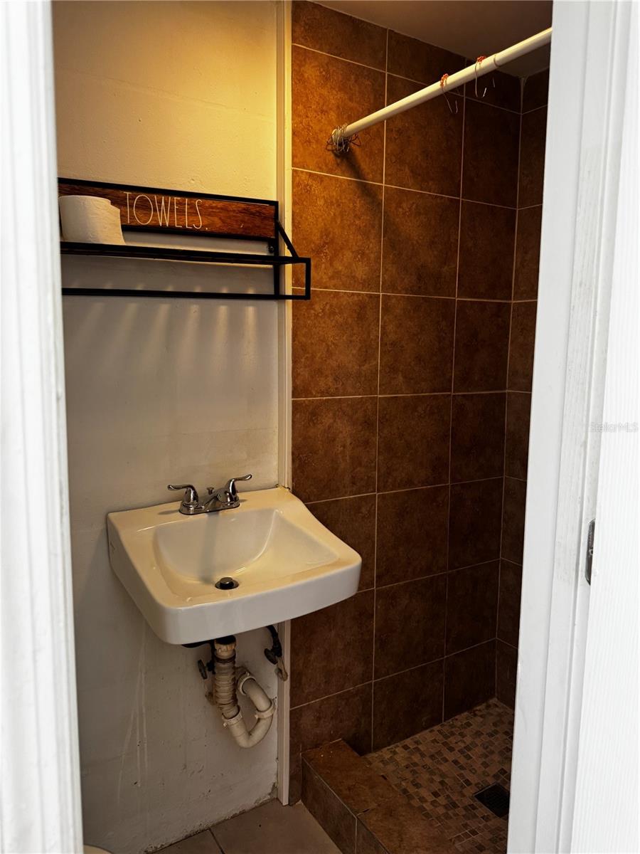 7306 Windsor St Property Photo 15