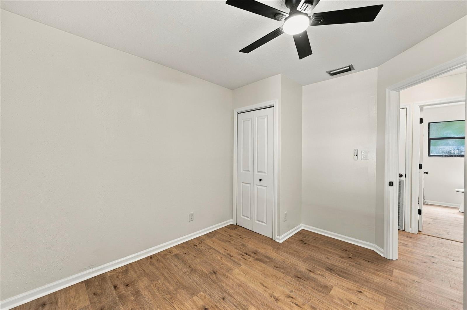 5405 S 79th St Property Photo 25