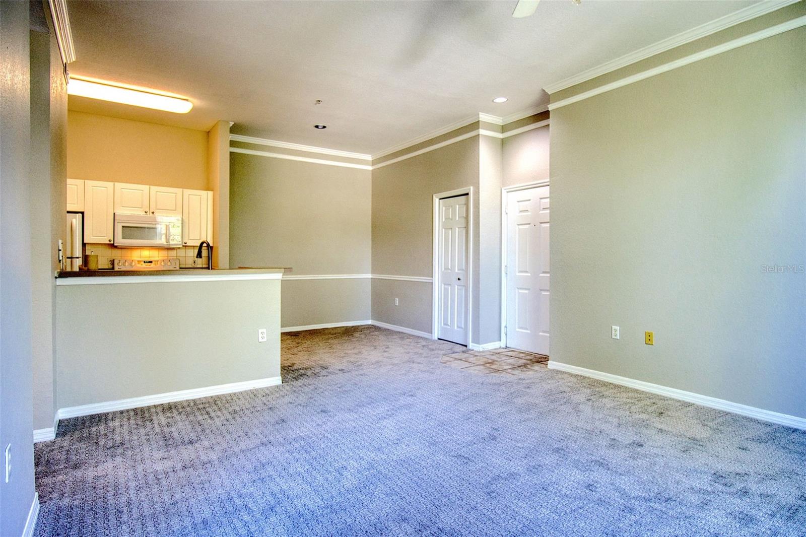 5146 Northridge Rd #303 Property Photo 4