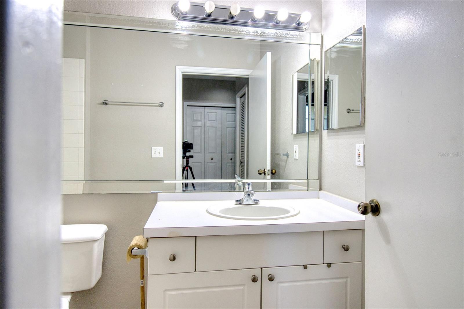 5146 Northridge Rd #303 Property Photo 16