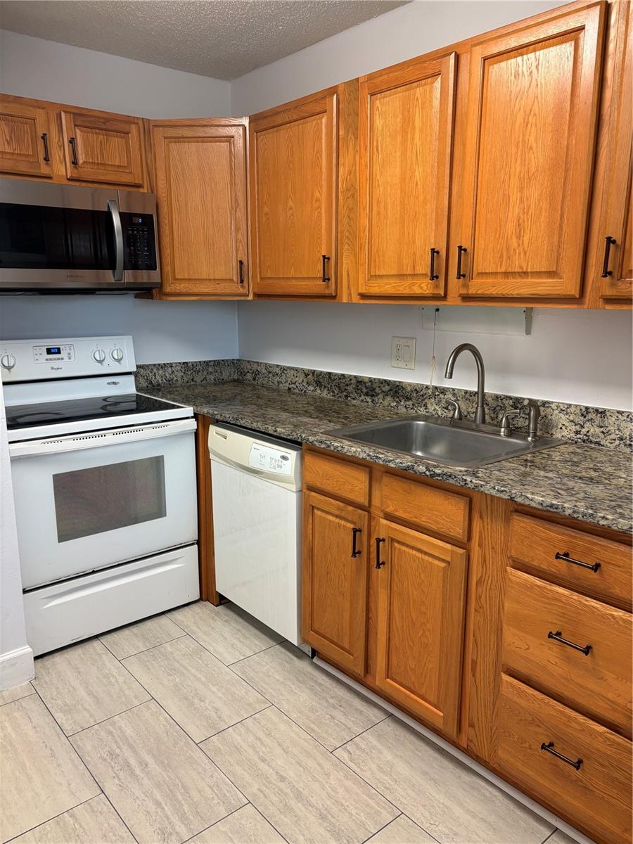 11428 Bay St Ne Property Photo 5