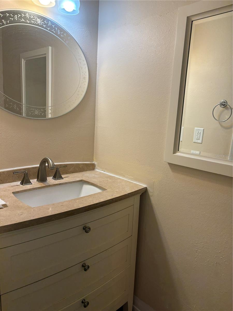 11428 Bay St Ne Property Photo 8