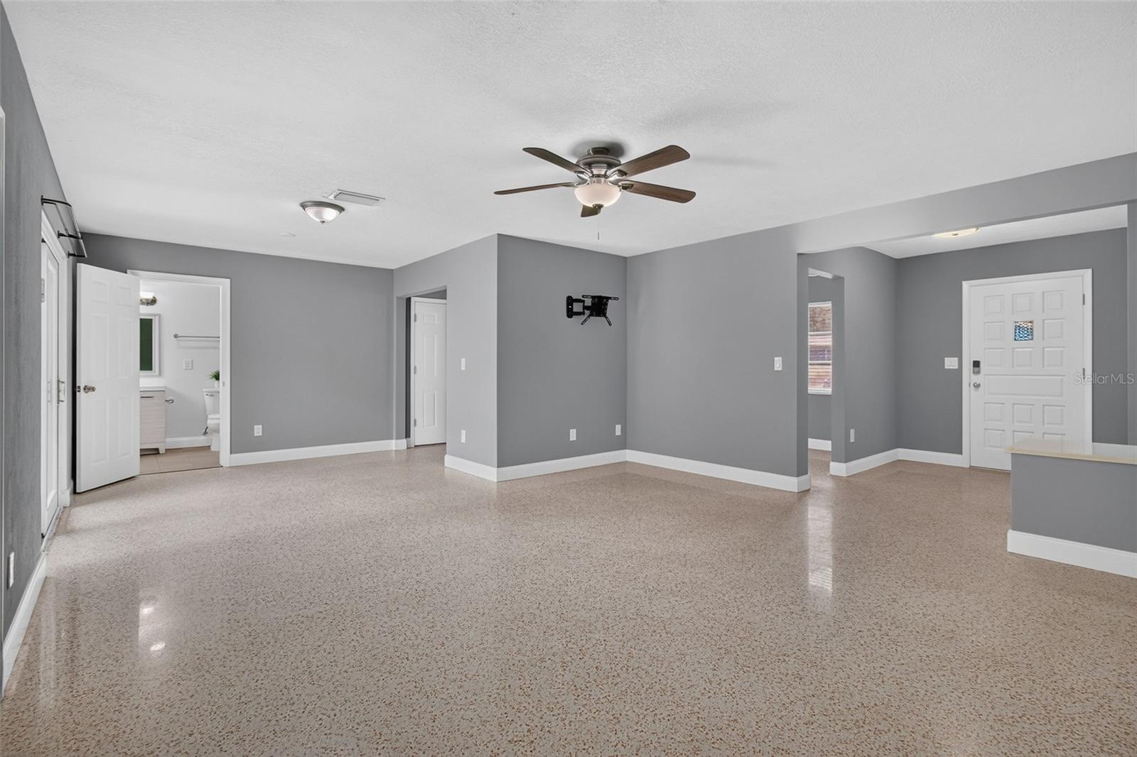 961 Lyndhurst St Property Photo 11