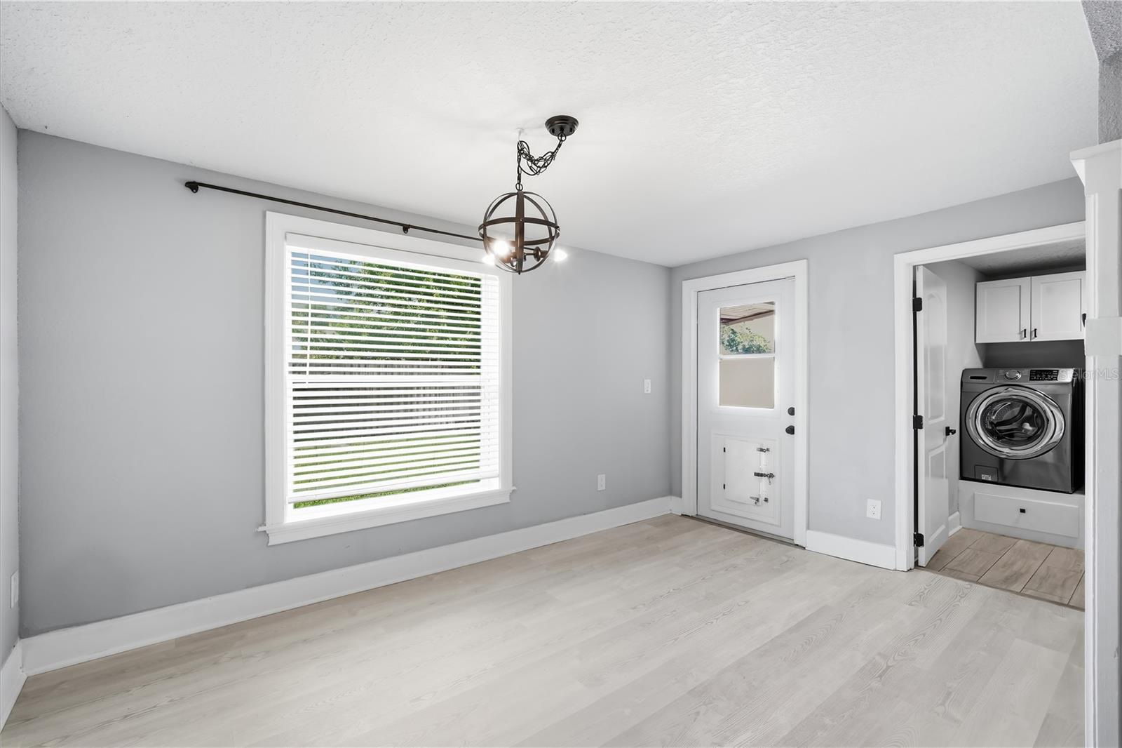 2707 W Kenmore Ave Property Photo 11