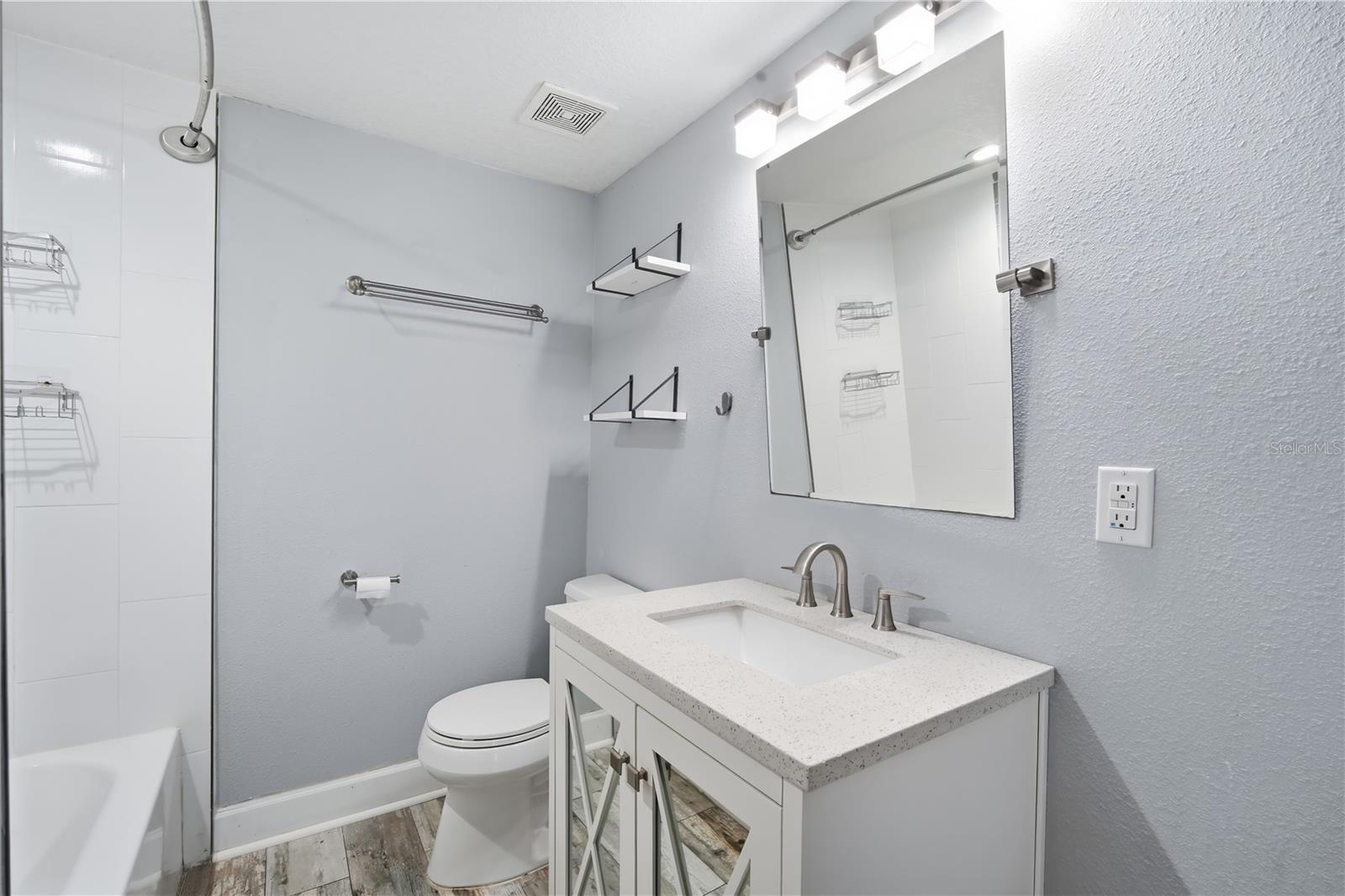 2707 W Kenmore Ave Property Photo 13