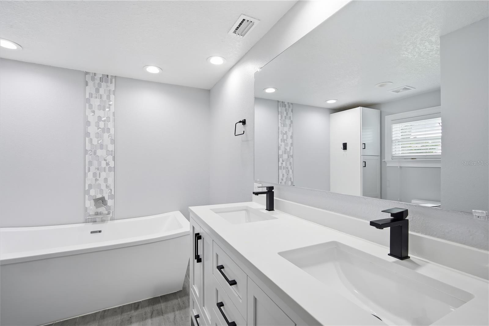 2707 W Kenmore Ave Property Photo 17