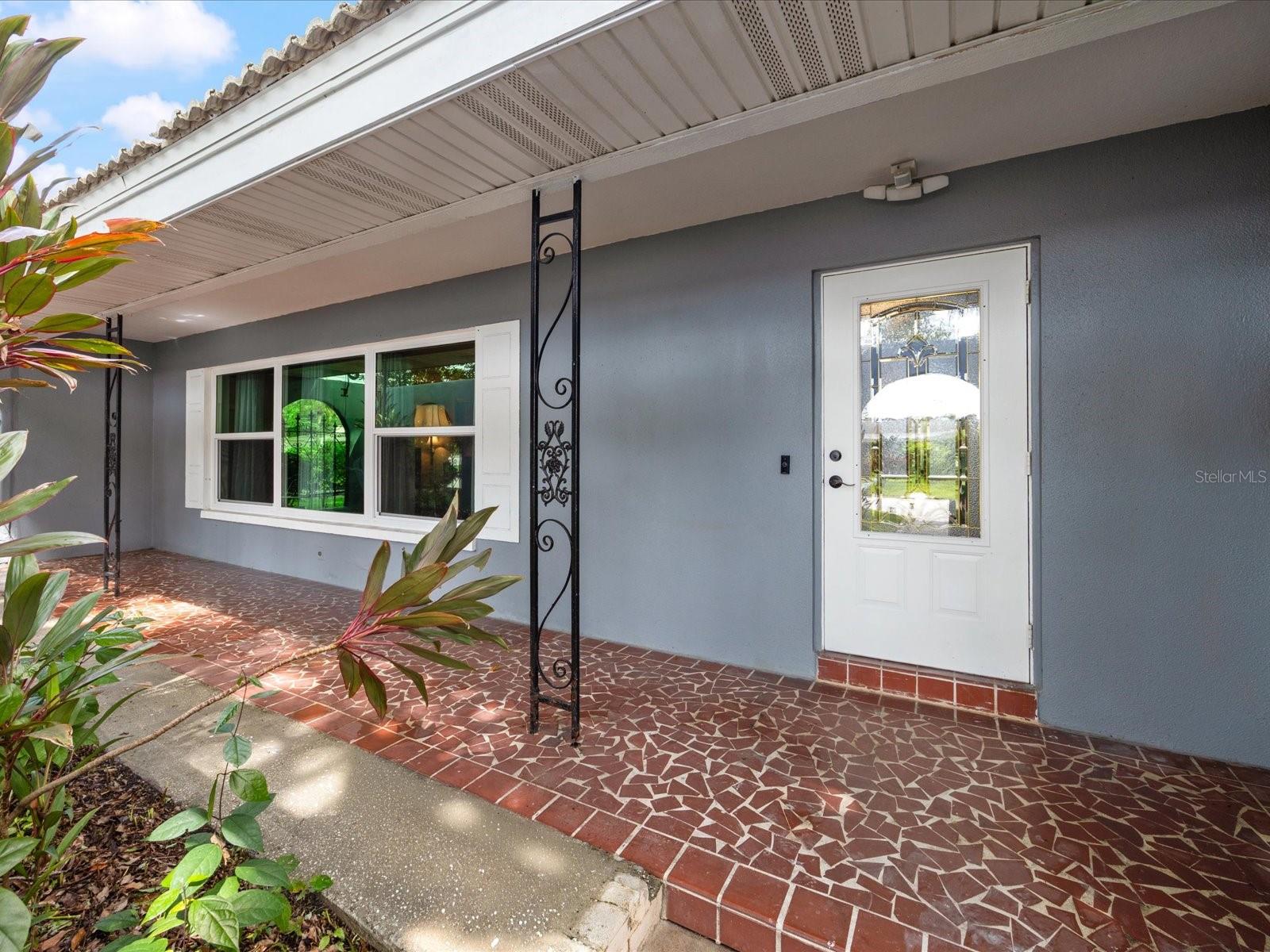 2100 Mckinley St Property Photo 3