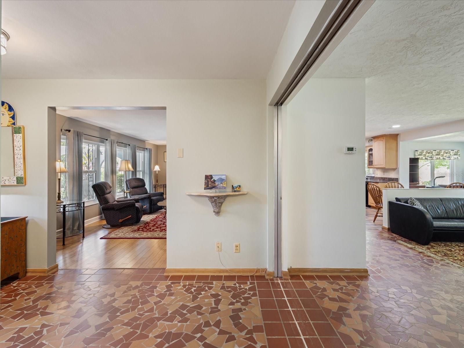 2100 Mckinley St Property Photo 6