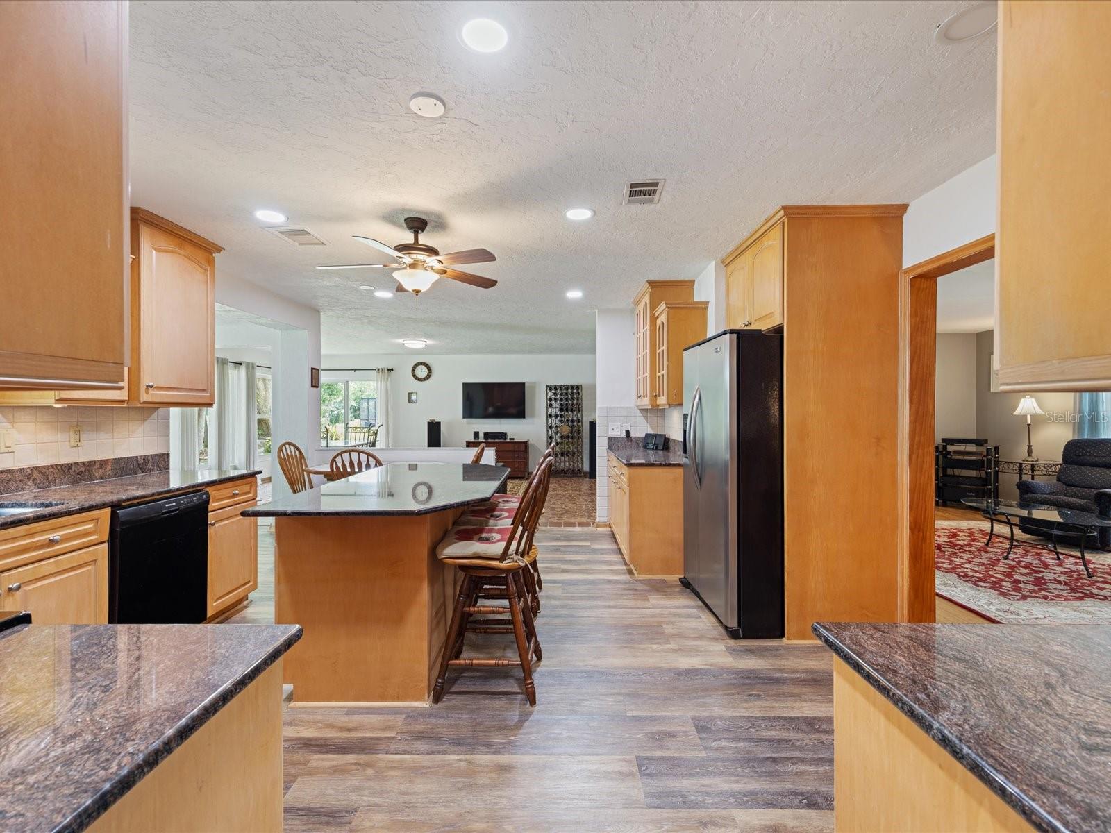 2100 Mckinley St Property Photo 19