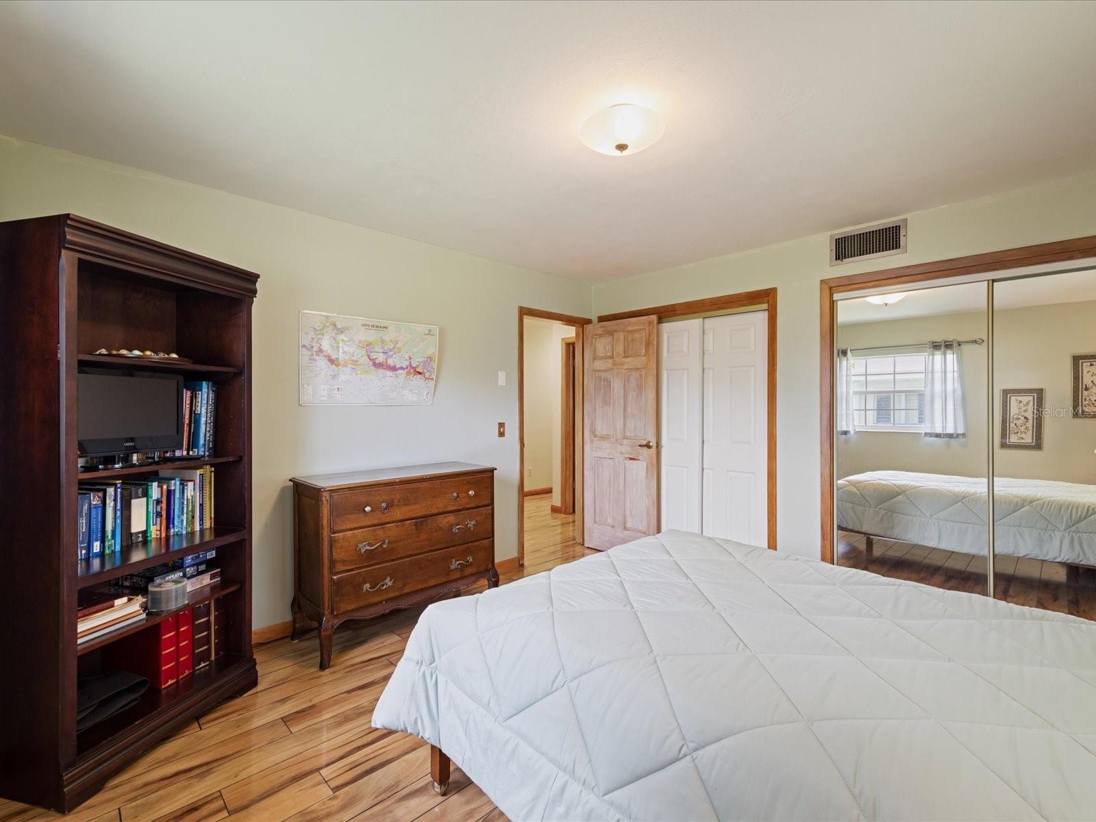 2100 Mckinley St Property Photo 39
