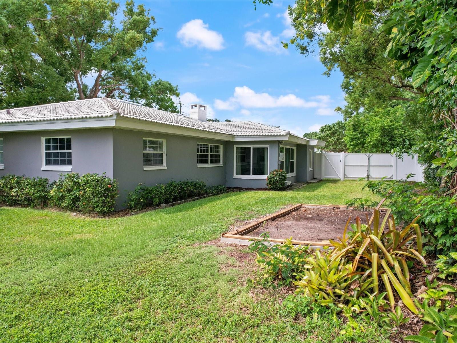 2100 Mckinley St Property Photo 49