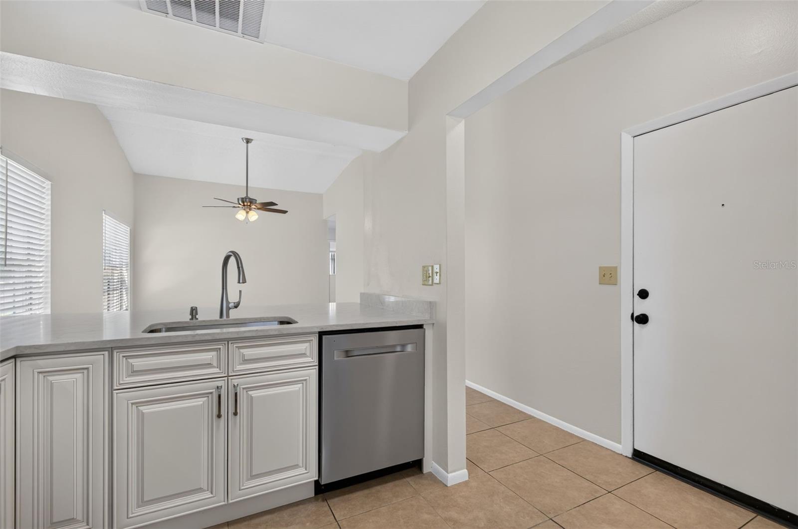 7347 Parkside Villas Dr Property Photo 6