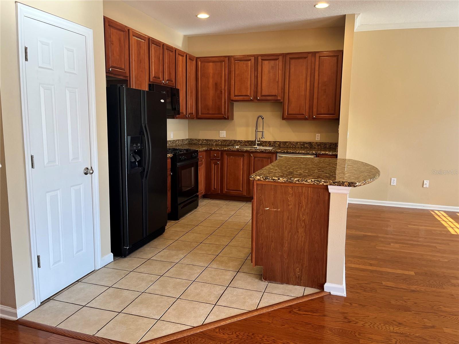 512 Jasmine Way Property Photo 8