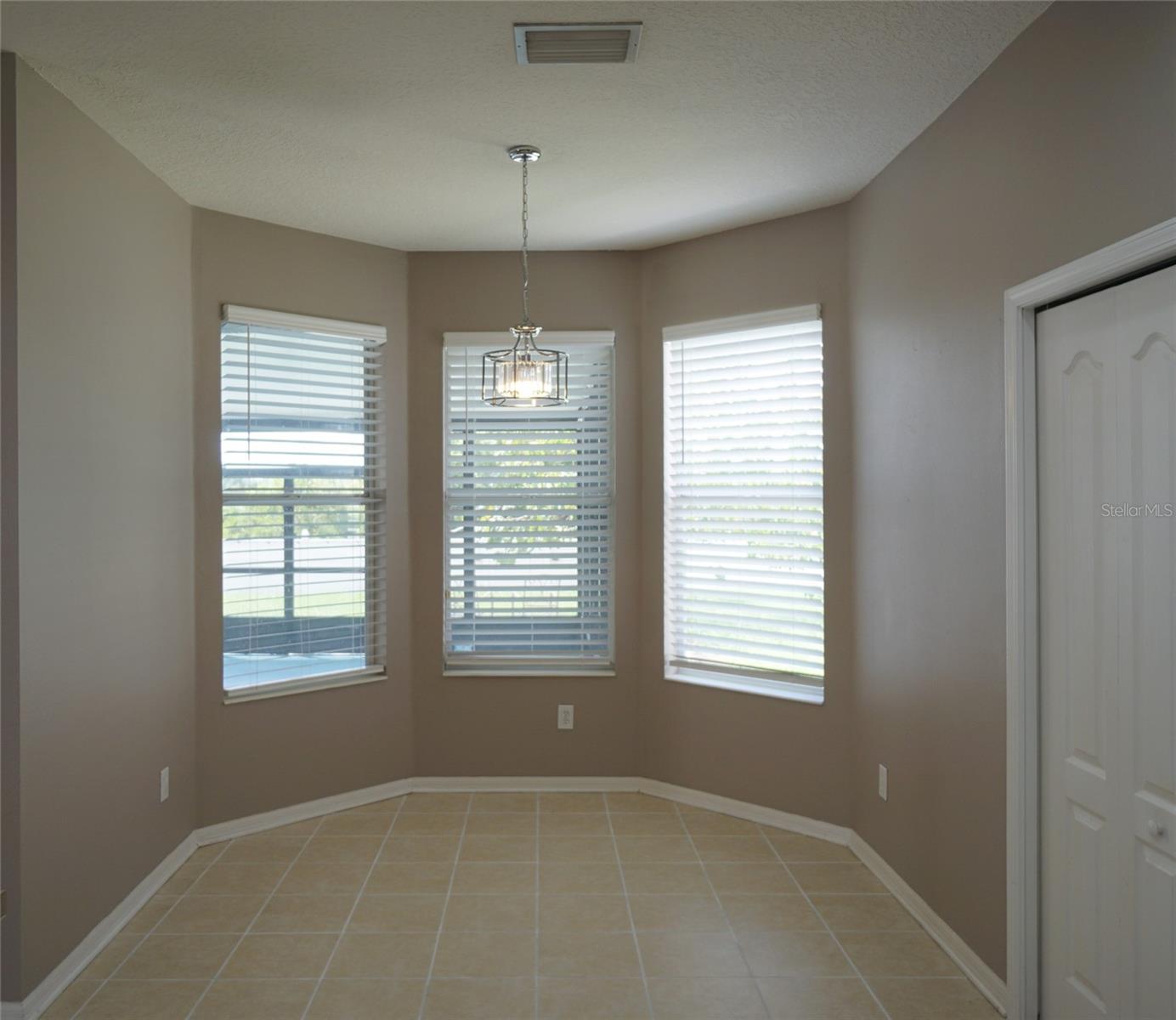 8718 Sandy Plains Dr Property Photo 8