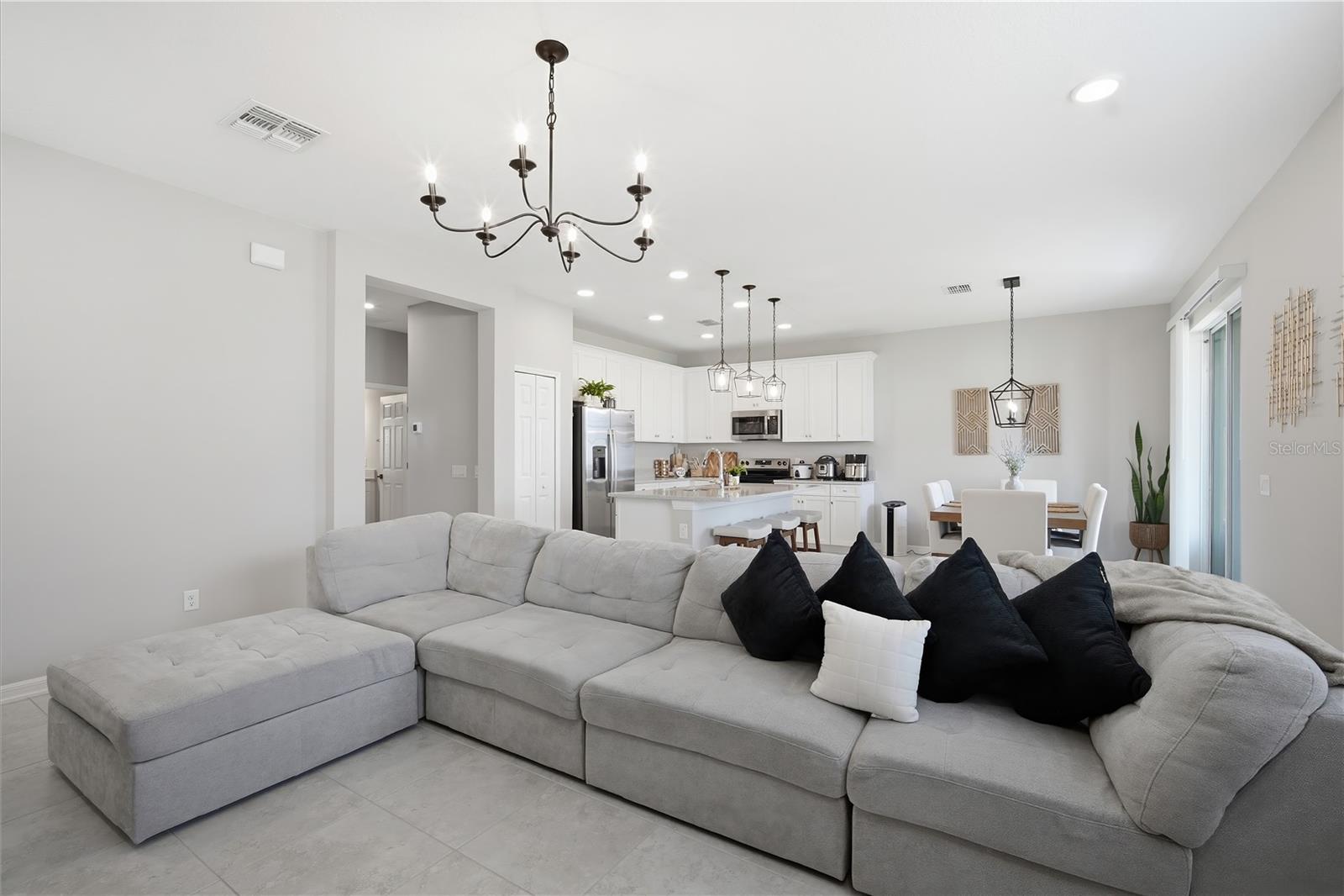 2633 Sunny Pebble Loop Property Photo 8