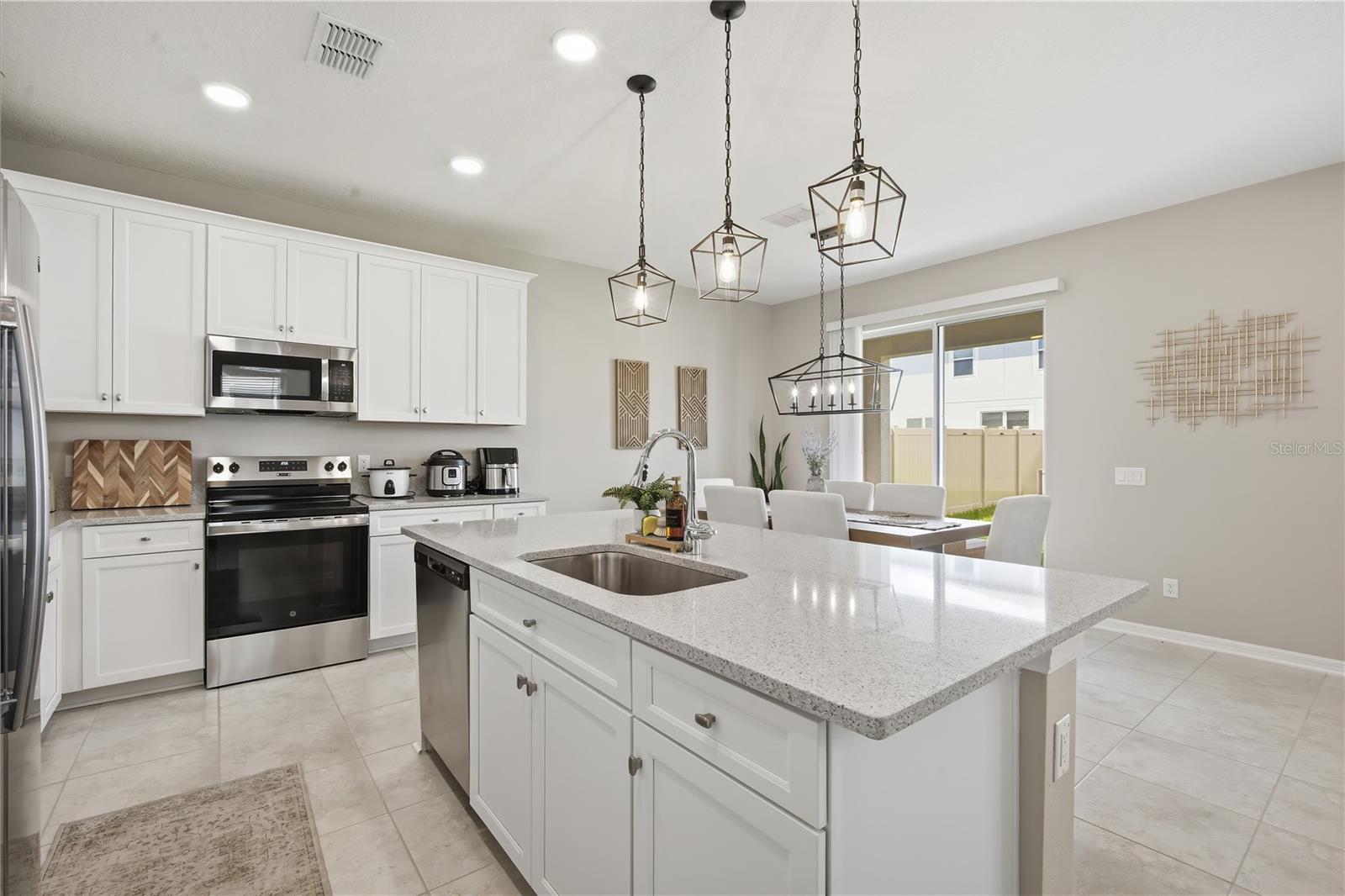 2633 Sunny Pebble Loop Property Photo 9