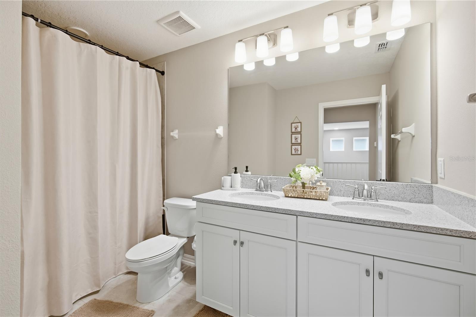2633 Sunny Pebble Loop Property Photo 17