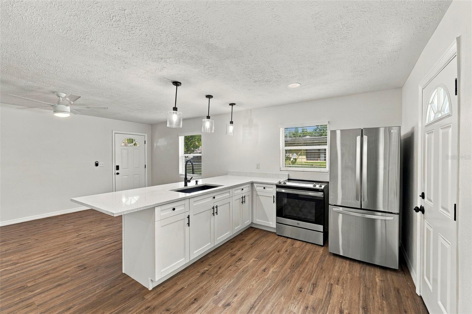 110 S Forest St Property Photo 3
