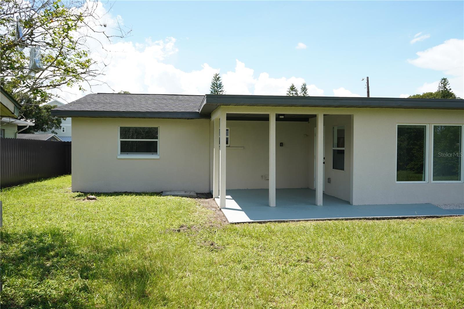 311 Country Club Dr Property Photo 6