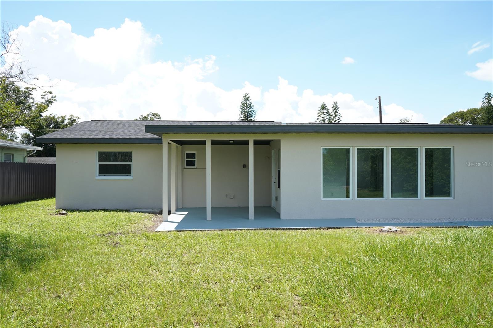 311 Country Club Dr Property Photo 7