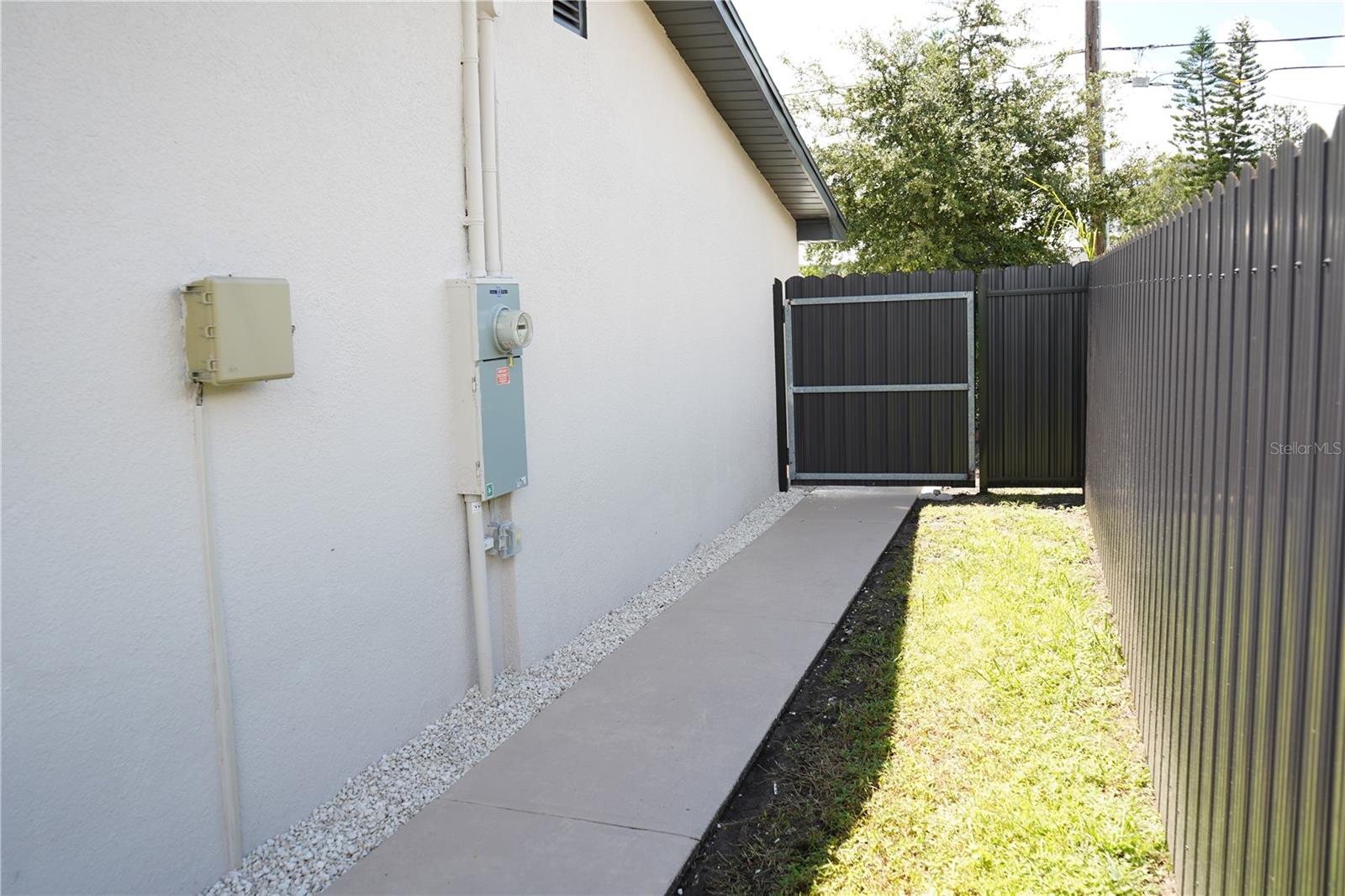 311 Country Club Dr Property Photo 21