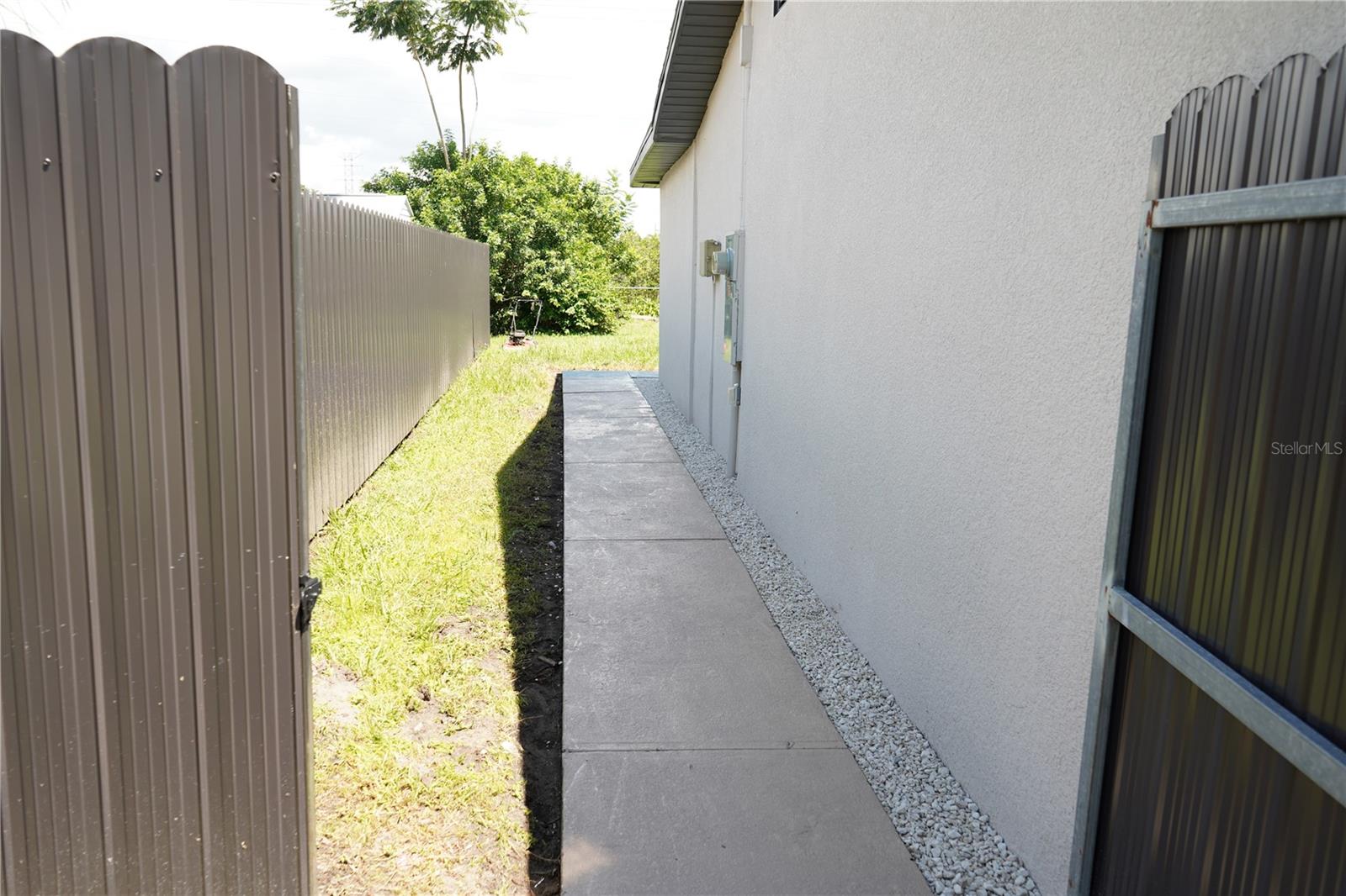311 Country Club Dr Property Photo 22