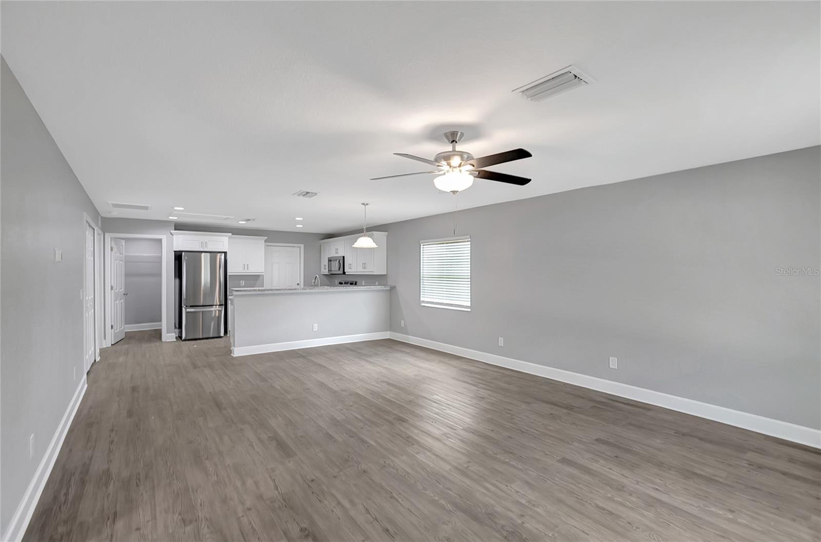 1209 E Ohio St Property Photo 6