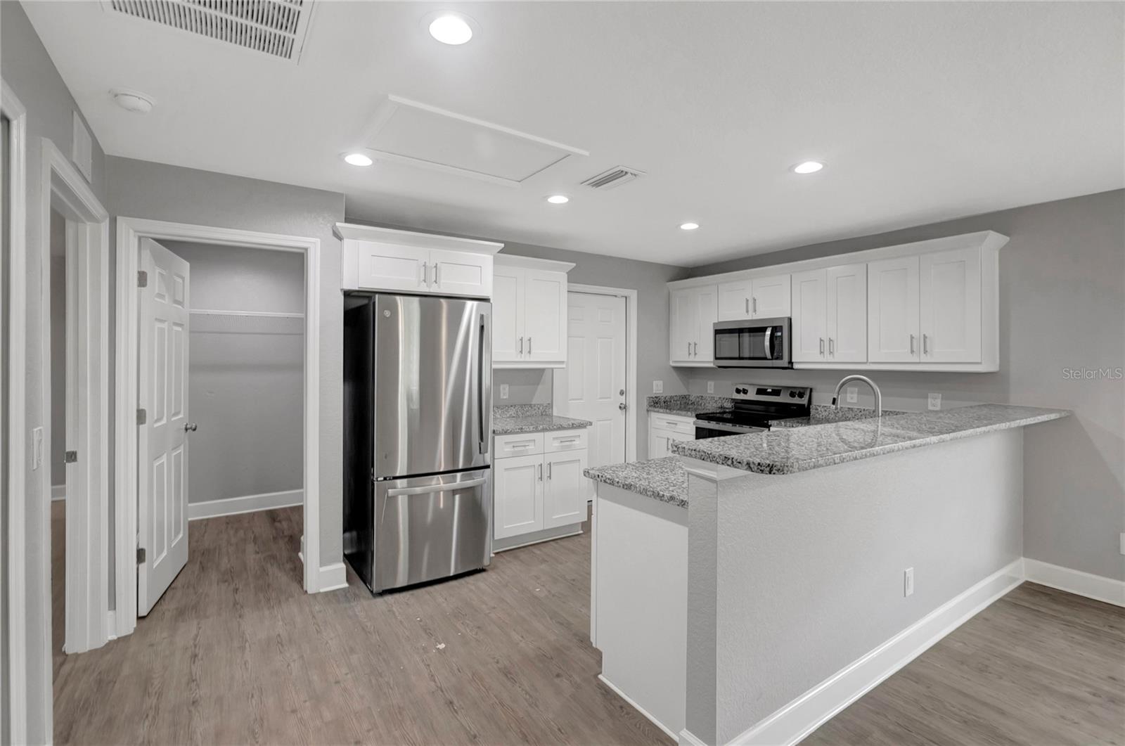 1209 E Ohio St Property Photo 12