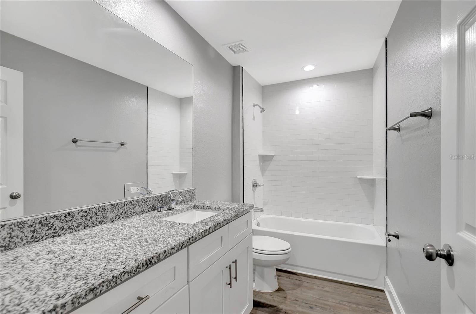1209 E Ohio St Property Photo 27