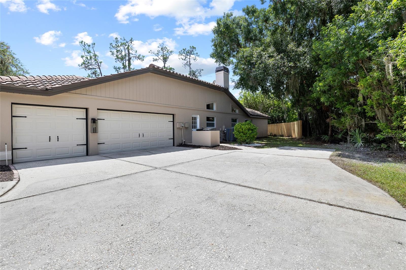 1384 Forestedge Blvd Property Photo 5