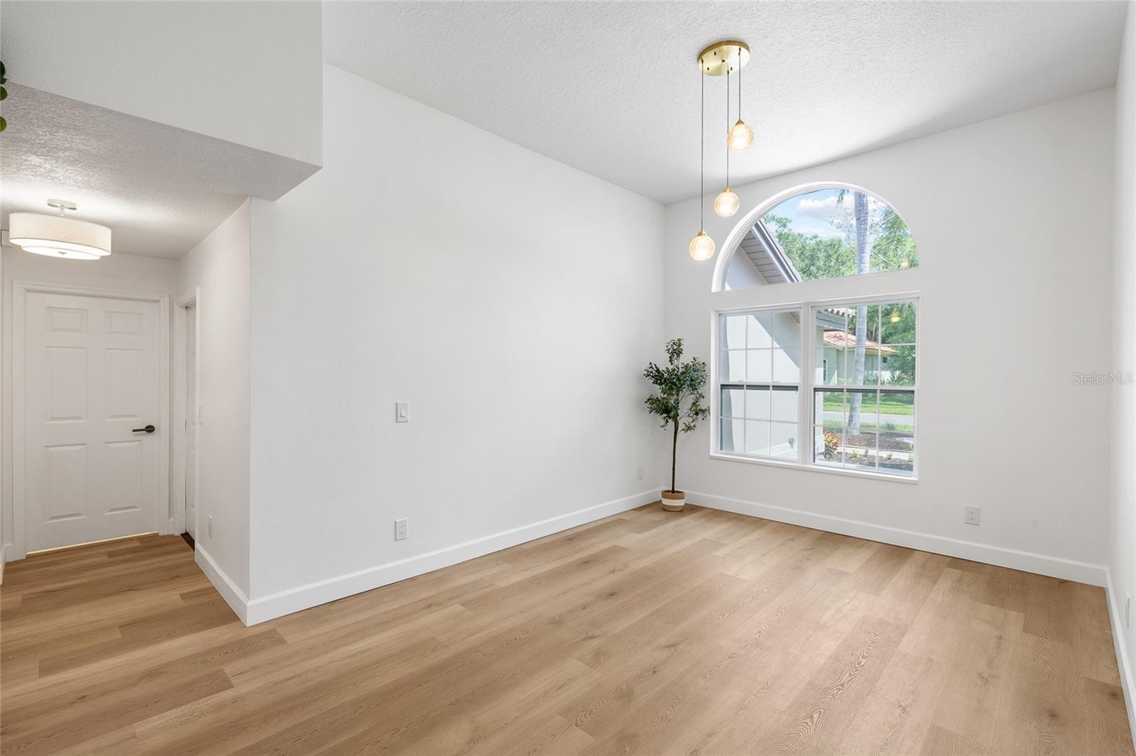 1384 Forestedge Blvd Property Photo 8
