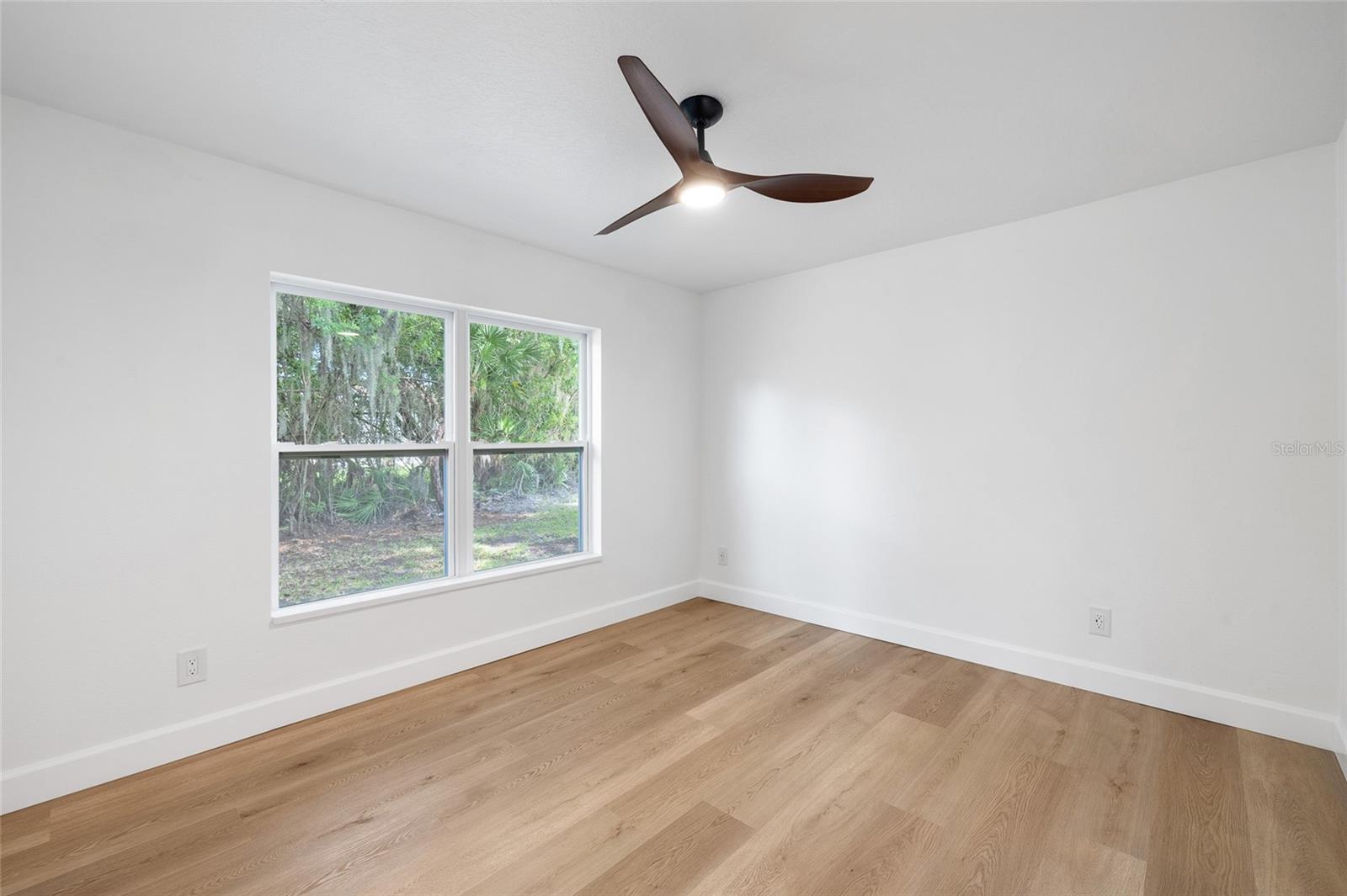 1384 Forestedge Blvd Property Photo 23