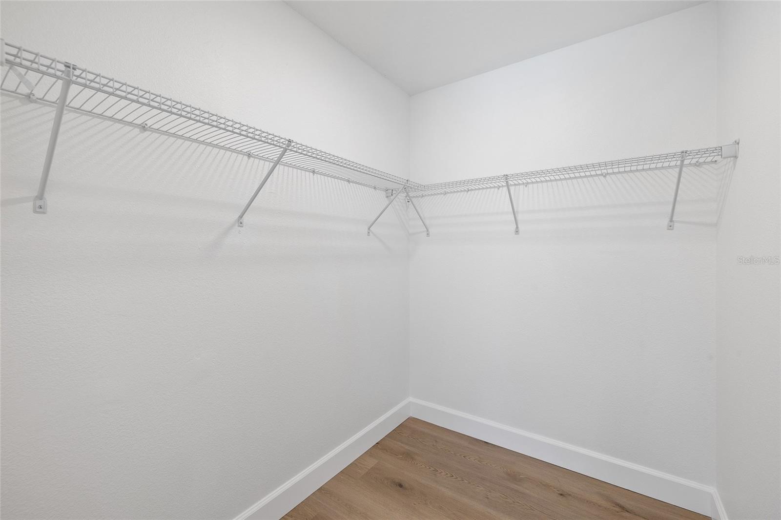 1384 Forestedge Blvd Property Photo 28