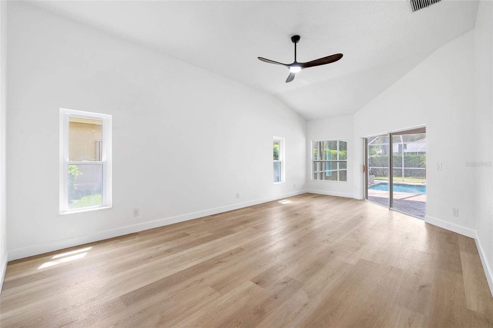 1384 Forestedge Blvd Property Photo 33