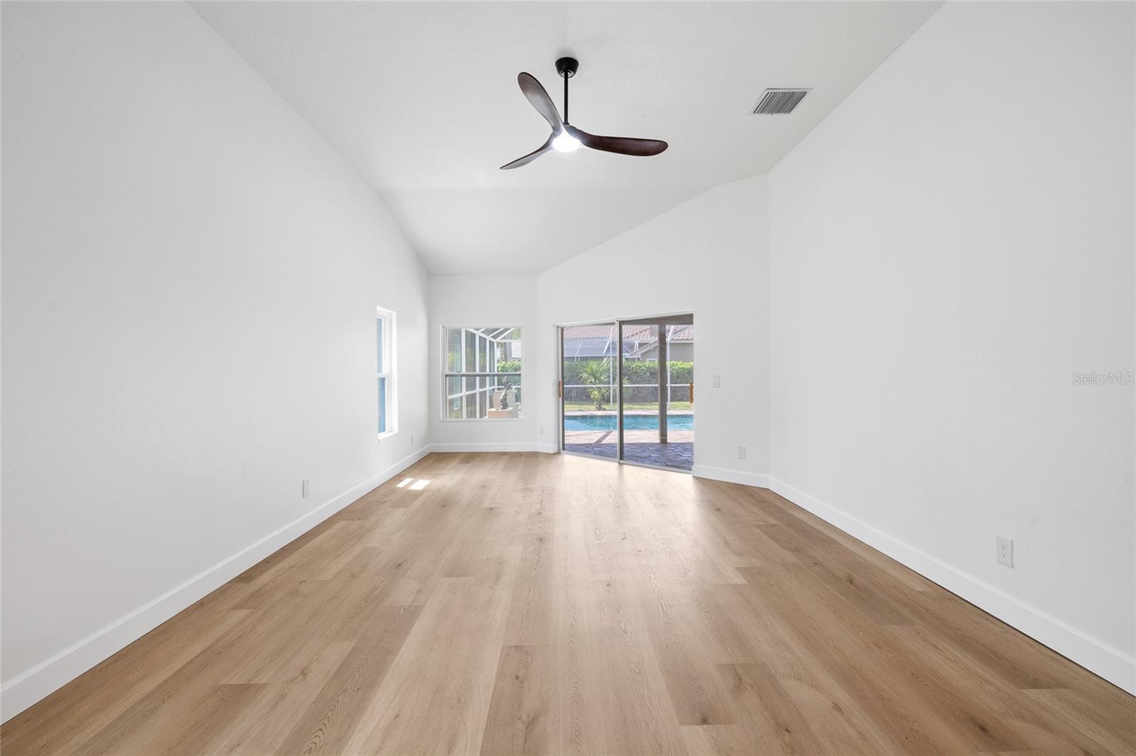 1384 Forestedge Blvd Property Photo 34