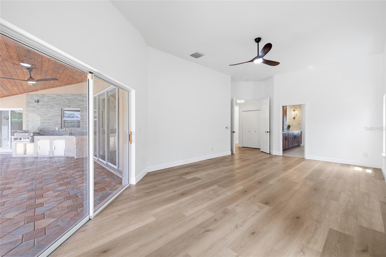 1384 Forestedge Blvd Property Photo 35