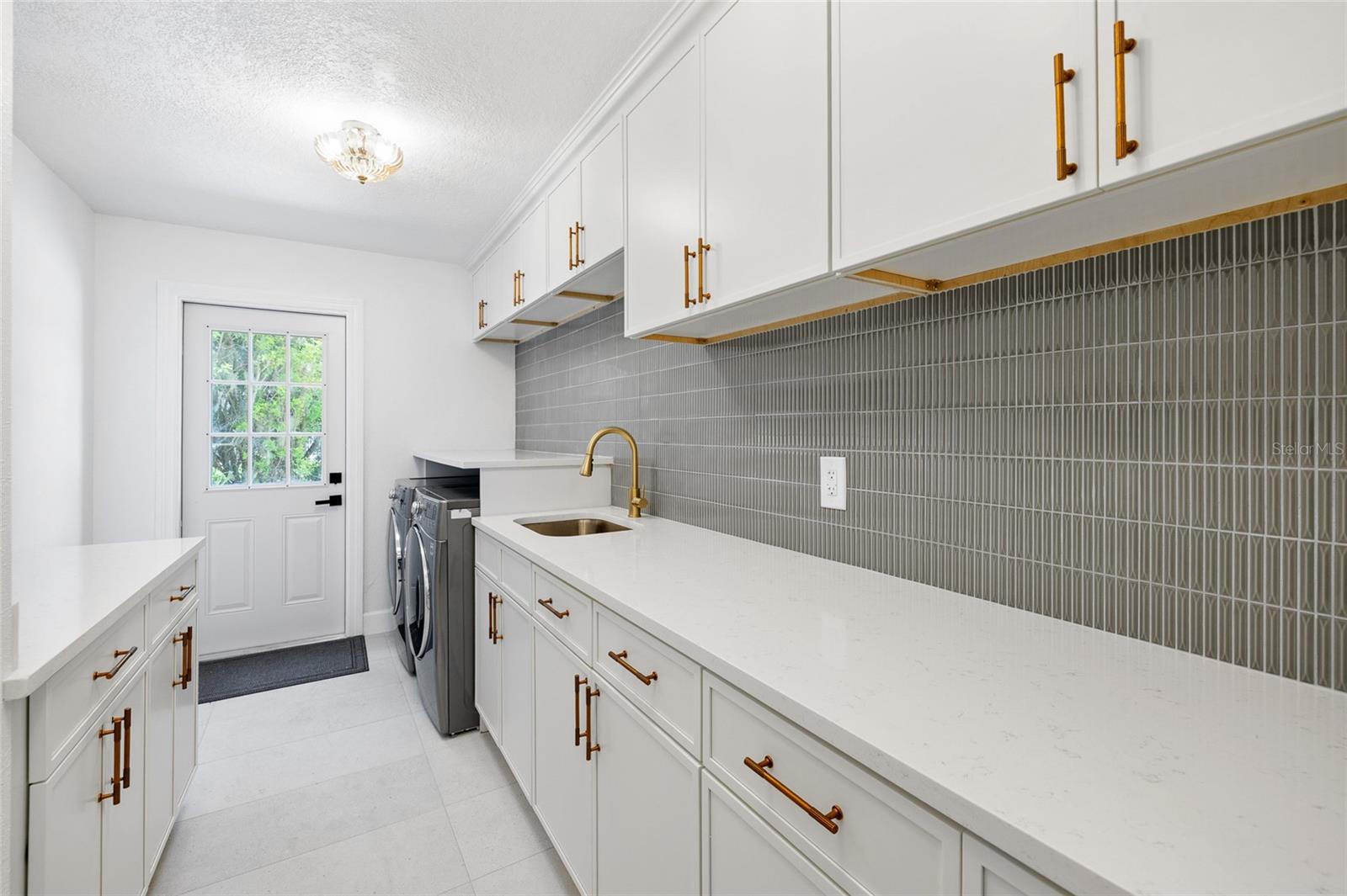 1384 Forestedge Blvd Property Photo 43