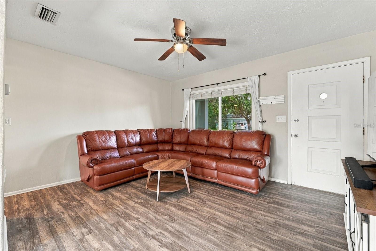 2225 Capri Dr Property Photo 3