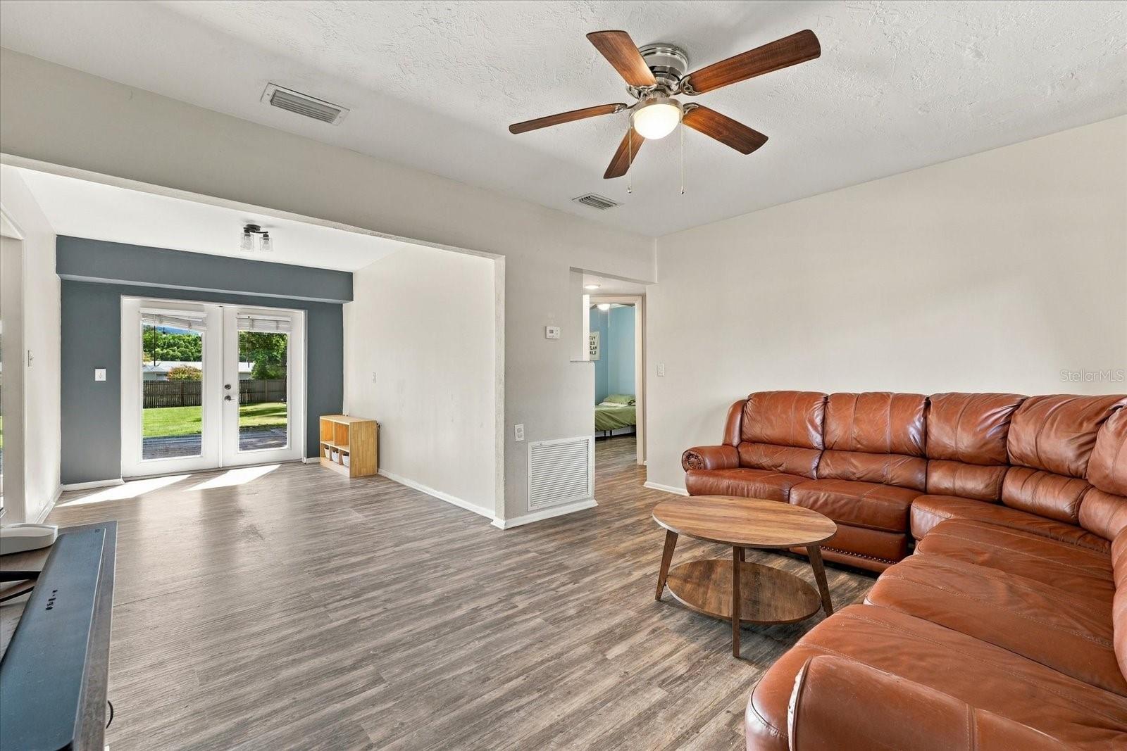 2225 Capri Dr Property Photo 5