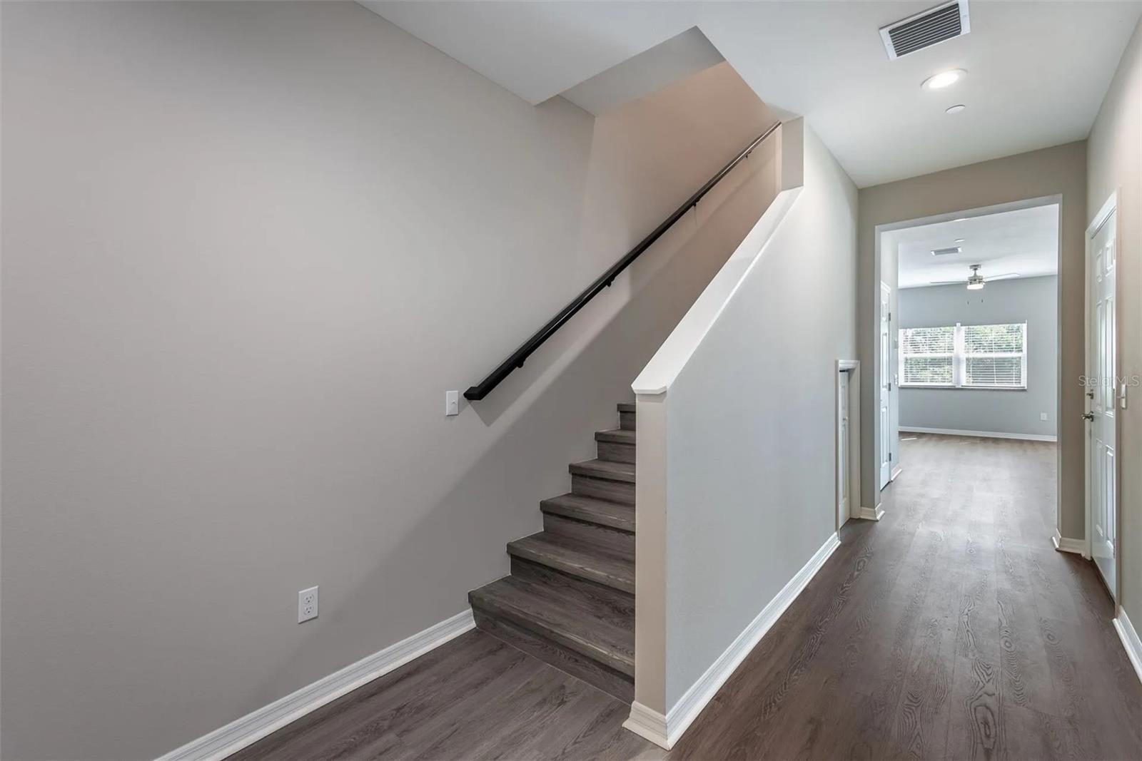 2053 Silverstone Cir Property Photo 11