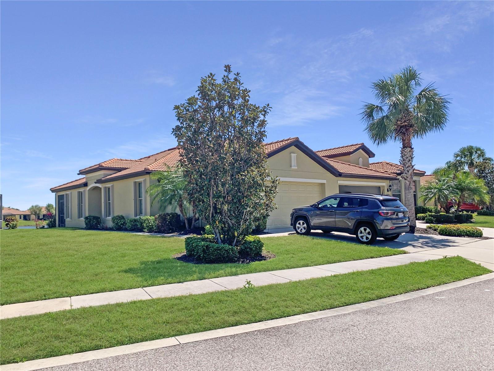 5472 SUNSET FALLS DR Property Photo 1