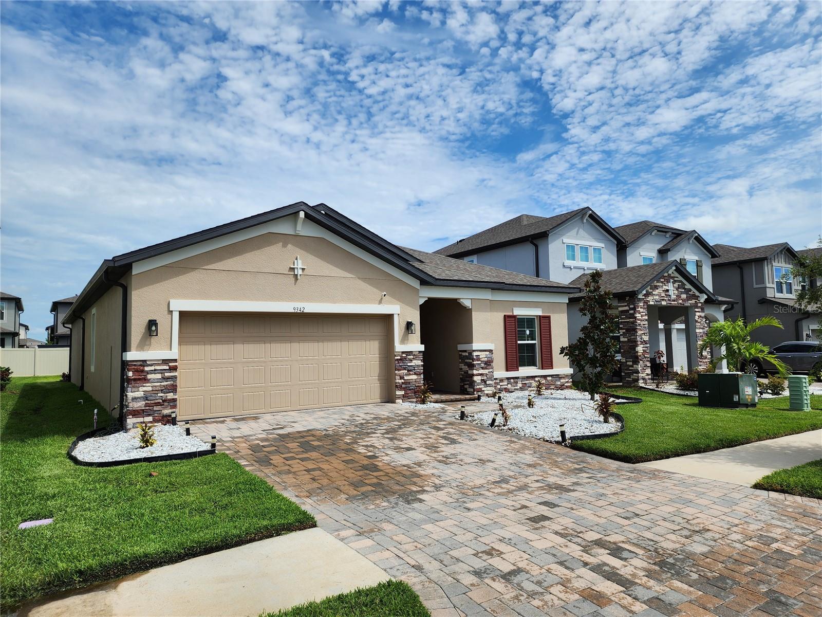 9342 Crescent Ray Dr Property Photo 1