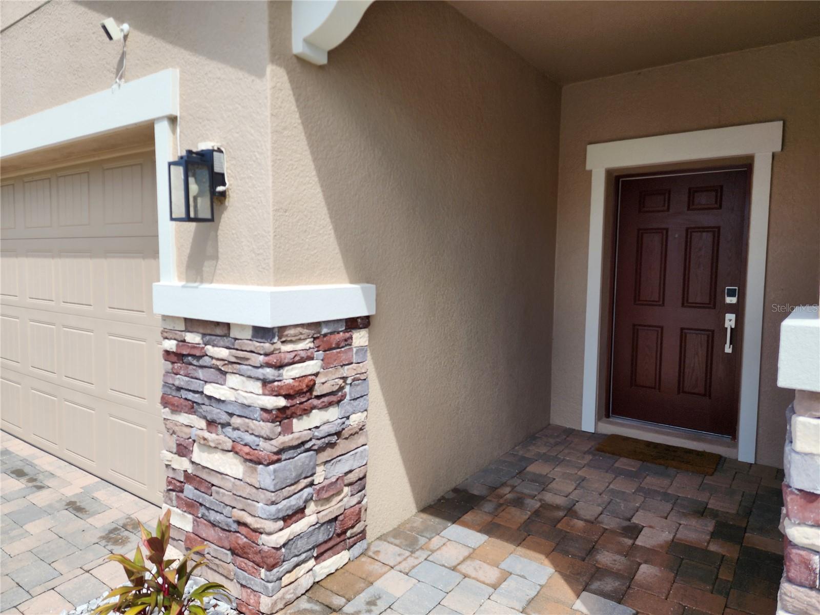 9342 Crescent Ray Dr Property Photo 5