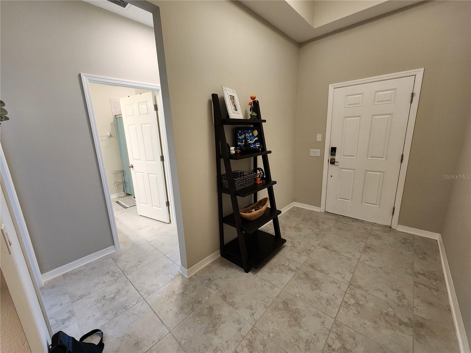 9342 Crescent Ray Dr Property Photo 7