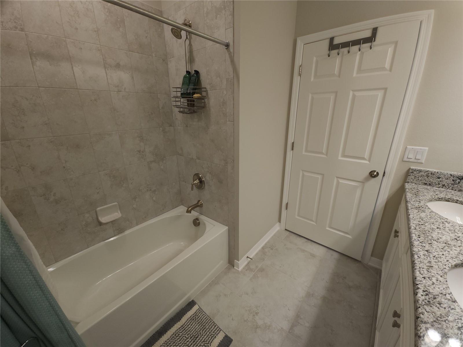 9342 Crescent Ray Dr Property Photo 12