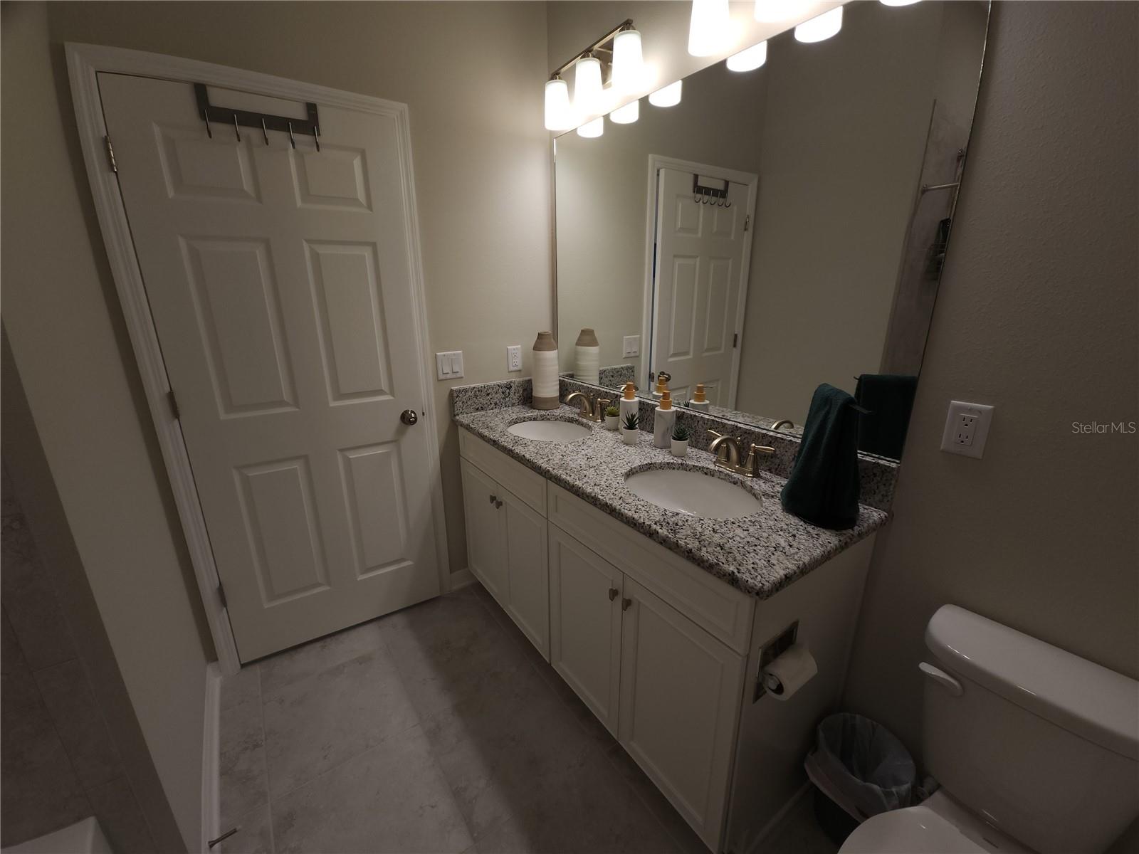 9342 Crescent Ray Dr Property Photo 13