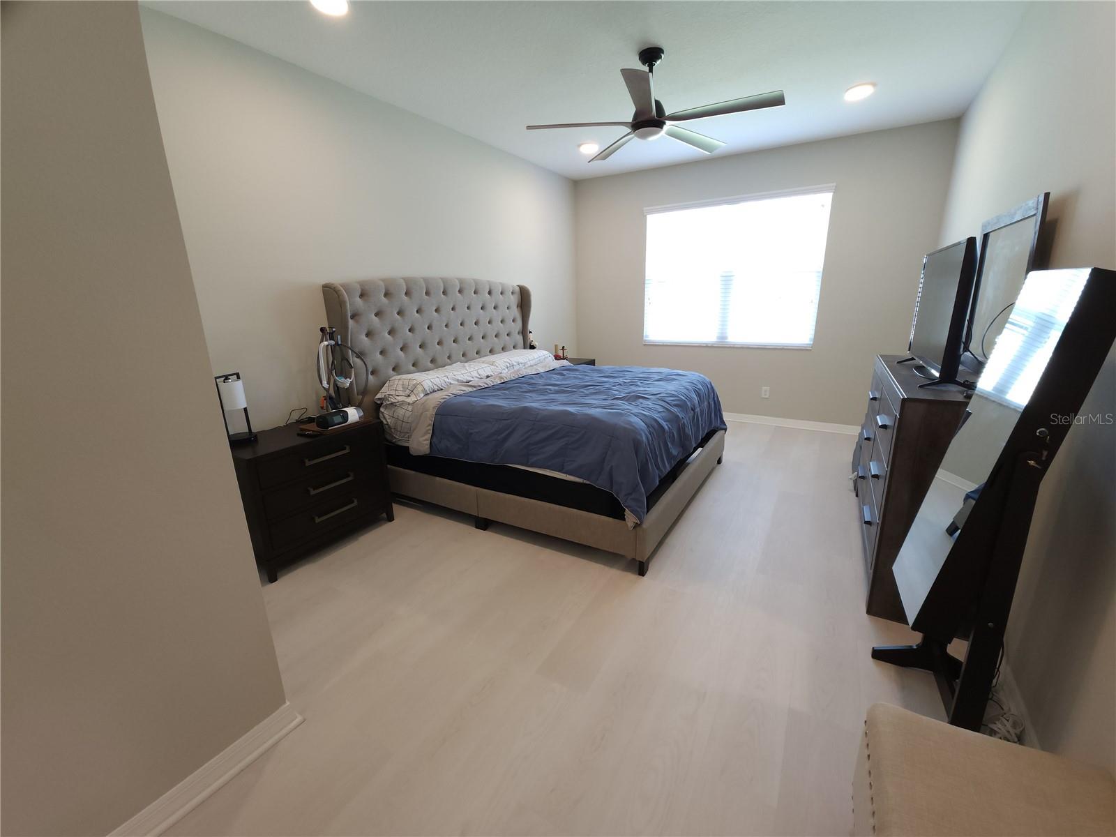 9342 Crescent Ray Dr Property Photo 26