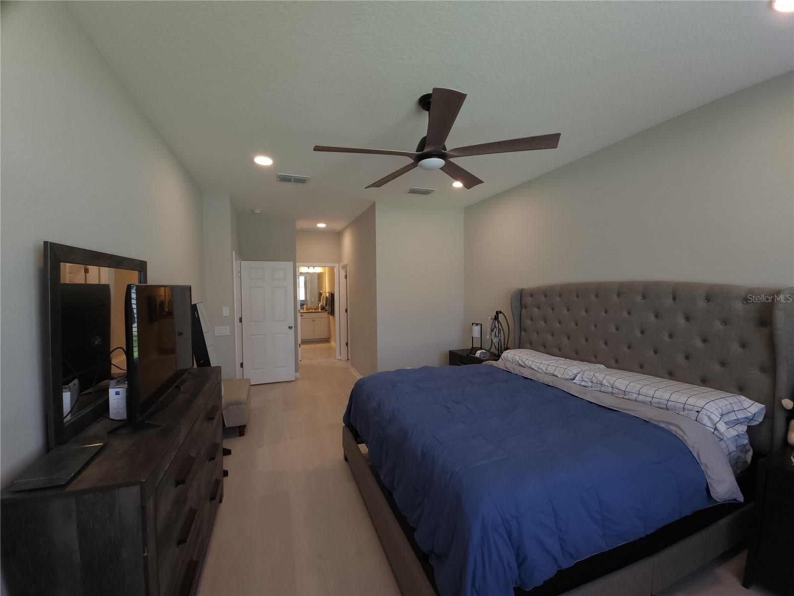 9342 Crescent Ray Dr Property Photo 28