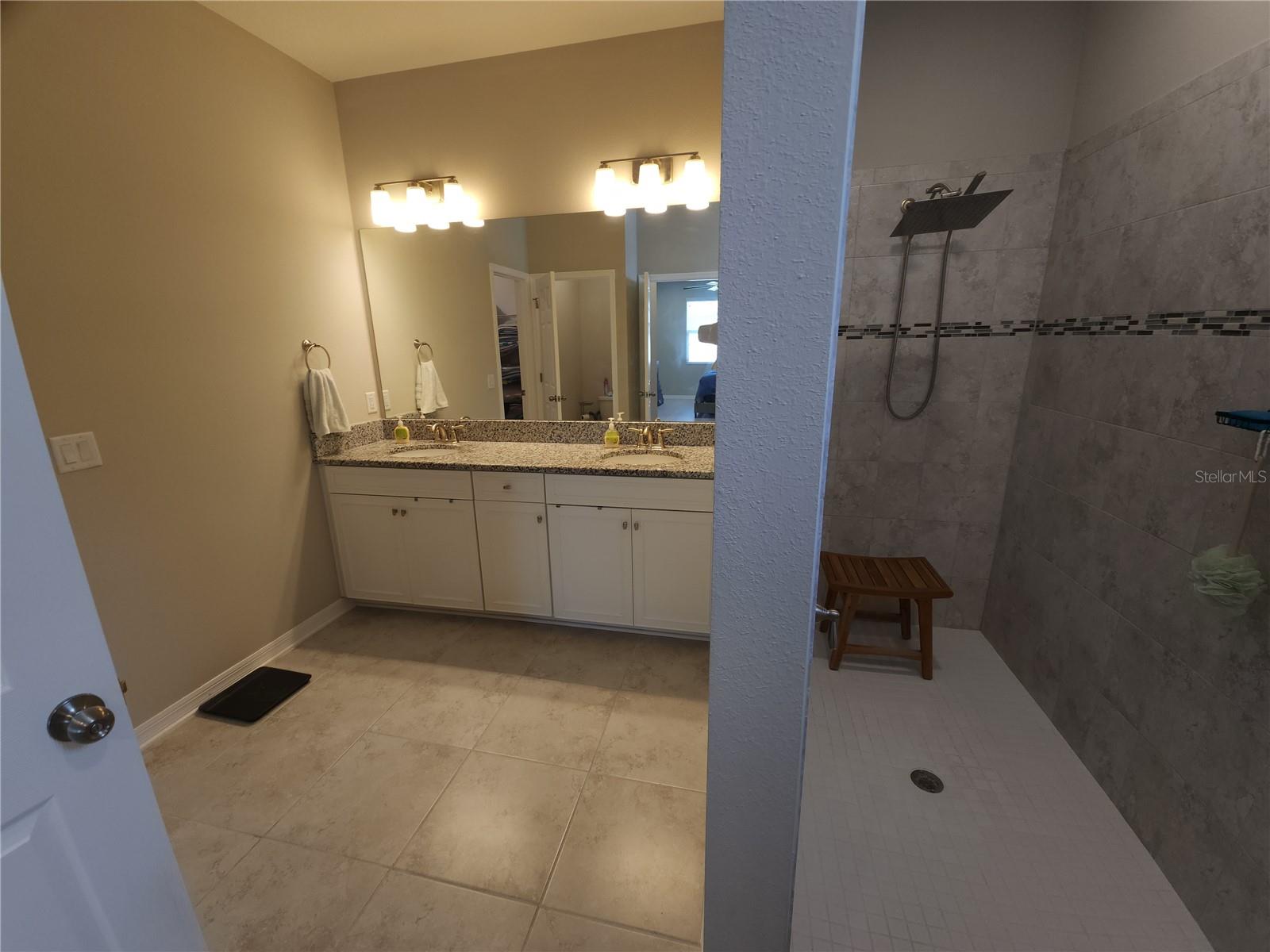 9342 Crescent Ray Dr Property Photo 32